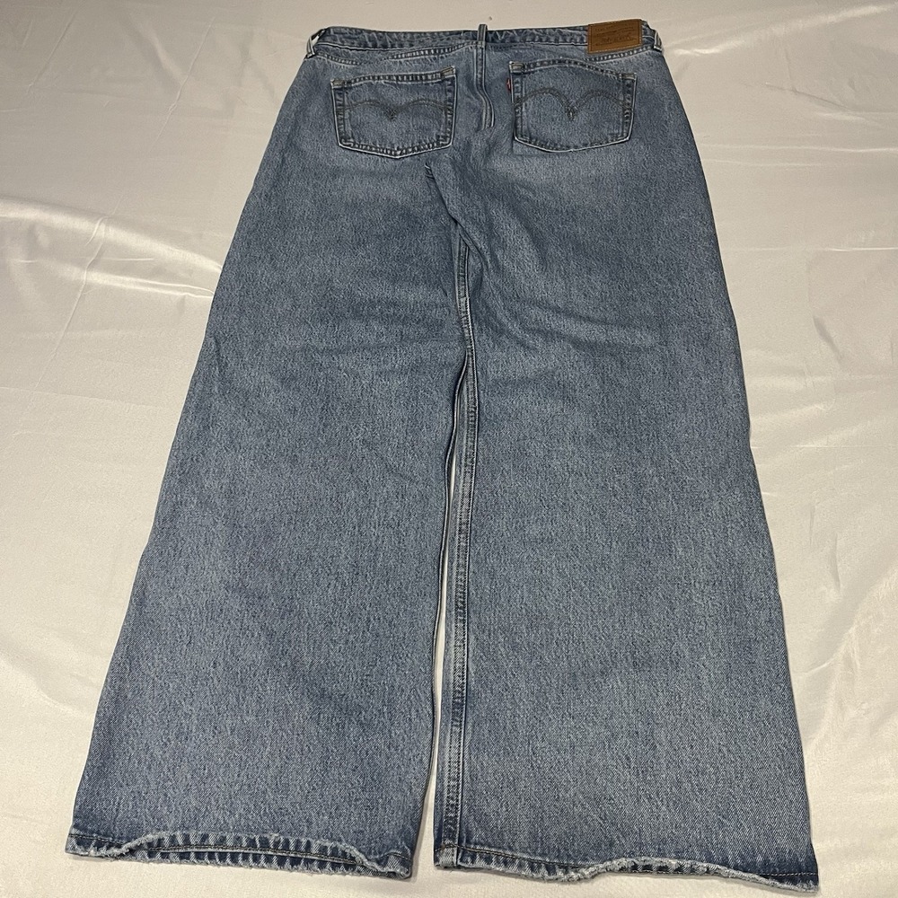 Levi's Premium Low Loose Jeans Fits Size 32x31 Baggy Wide Leg Distressed Denim - Picture 2 of 8